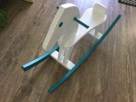 Cheval à bascule pour petit enfant