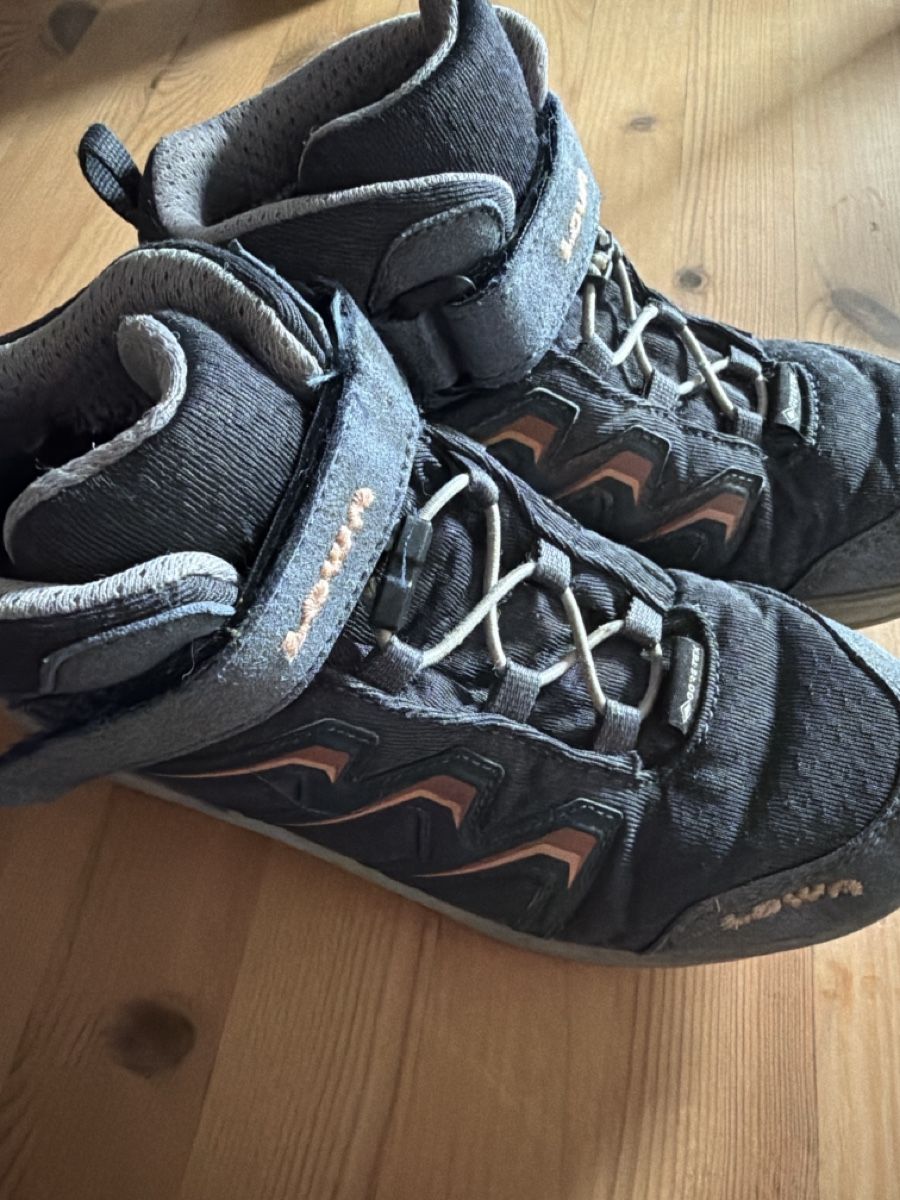 Lowa Scarpe per ragazzi: Lowa Trekkingschuhe Wanderschuhe 33 mit Goretex – Usato da Schlieren venduto da Lanzer6 1