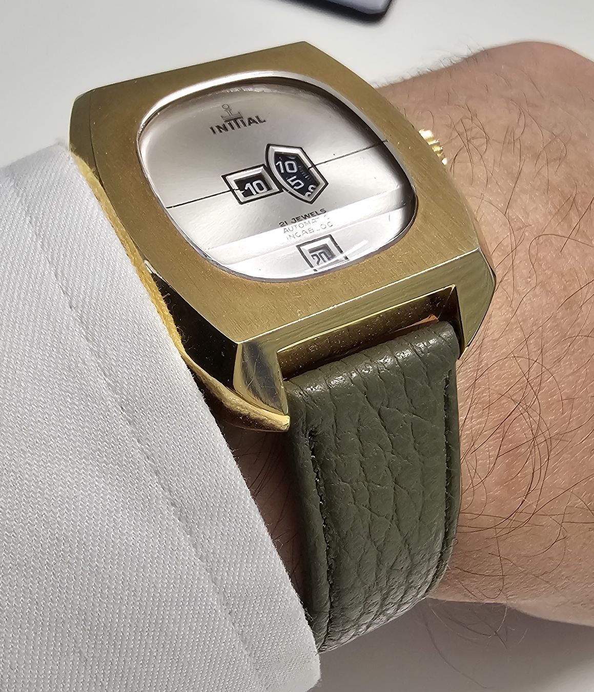 Orologi: Retro Automatic Watch Jumping Hours mit Datum – Usato da Oberwil BL venduto da 007re