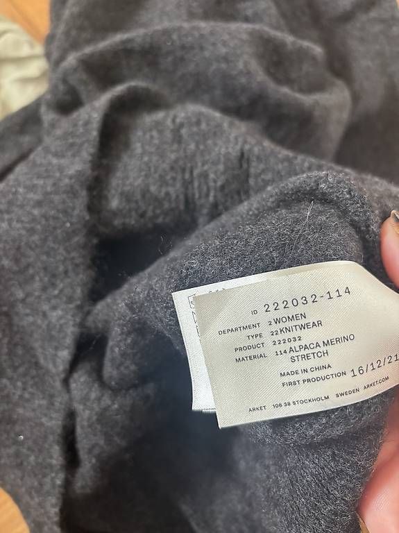 Robes: ARKET Oversized Pullover / Pulloverkleid aus Merino – D'occasion à Bern par saeruhb 3