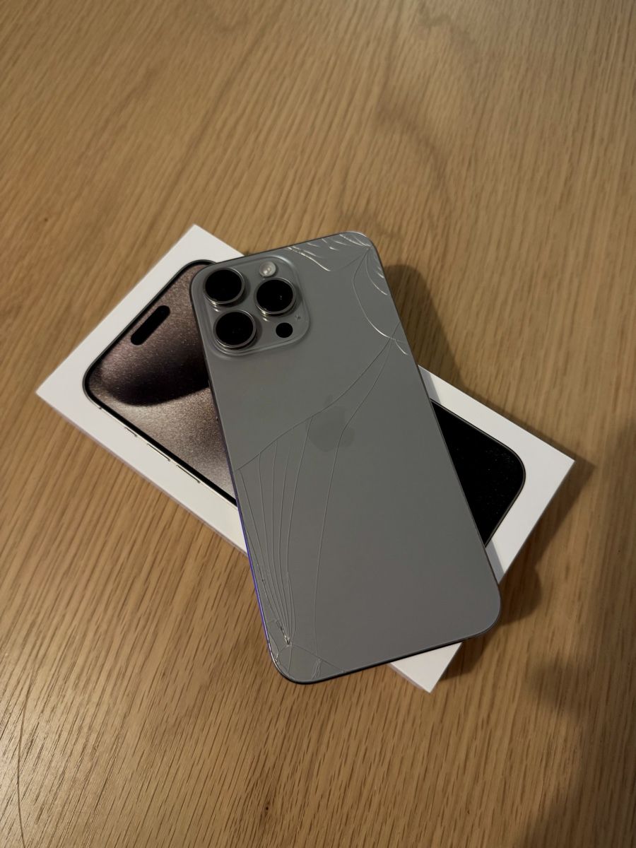 Apple Telefoni cellulari / Smartphones: iPhone 15 Pro Max 256 GB – Usato da Bern venduto da psh_h9rb 2