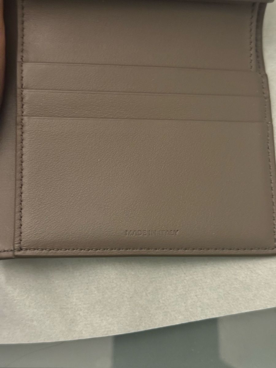 Celine Portafogli: Celine Small Strap Wallet, barely used! Stylish Find. – Usato da Bern venduto da CH_secondhand 3