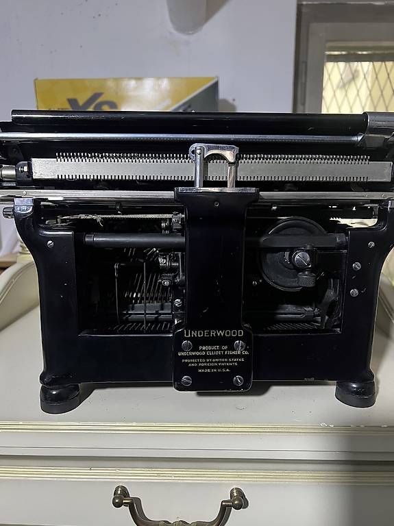 Macchine da scrivere: Vintage/ Antike Schreibmaschine  – Usato da St.Gallen venduto da Piran65 1