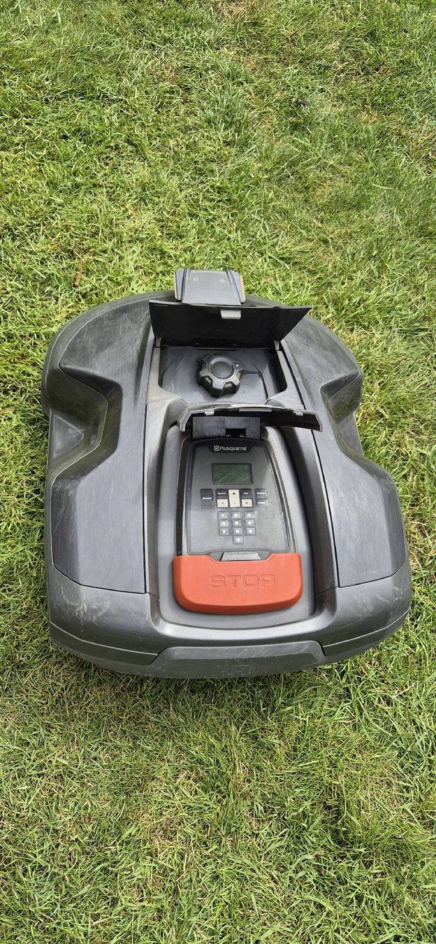 Husqvarna Tondeuses à gazon: Husqvarna Mähroboter Automower 310 – D'occasion à Staufen par nerve 2