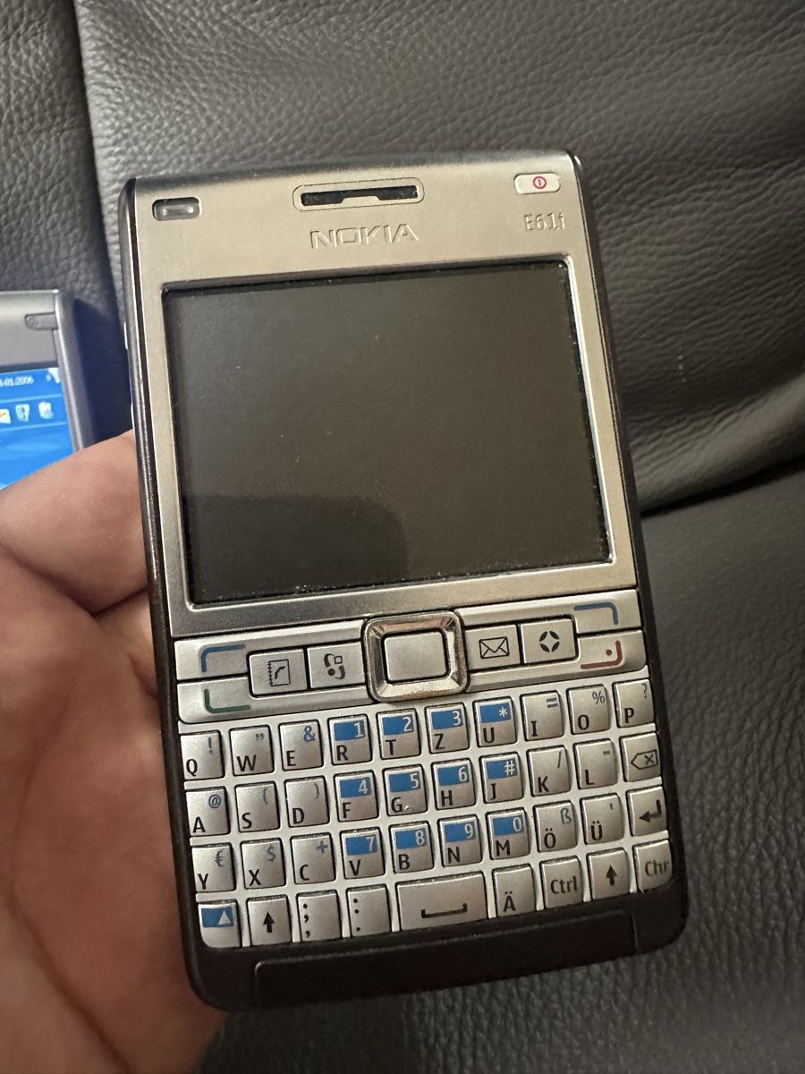 Nokia Telefoni cellulari / Smartphones: Nokia e Series Business Handy – Difettoso da Heerbrugg venduto da Amazon38 5