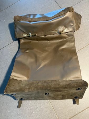 Rucksack CH-Militär aus Leder und LKW-Plane oliv