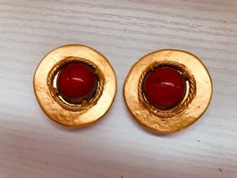 Vintage Ohrclips, goldfarben mit rotem Stein