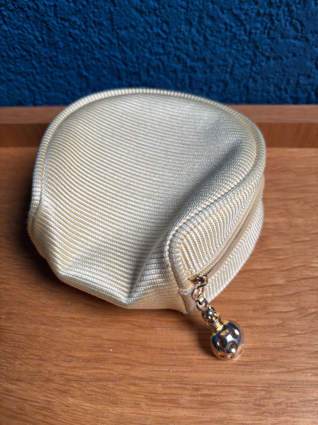 Dior Sacs femmes: Petite trousse Dior – D'occasion à Founex par ari_2gt7 2