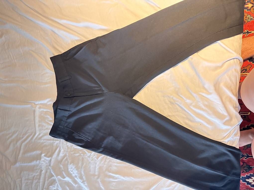 Pantalons: Schwarze stoff hose – D'occasion à Regensdorf par Jazmyn307 2