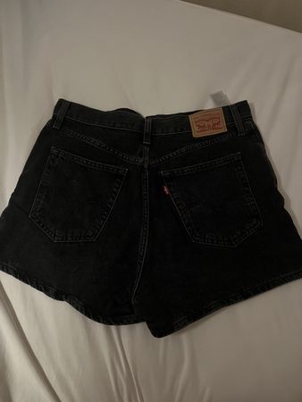 Levi’s Mom Shorts schwarz Grösse 29 guter Zustand