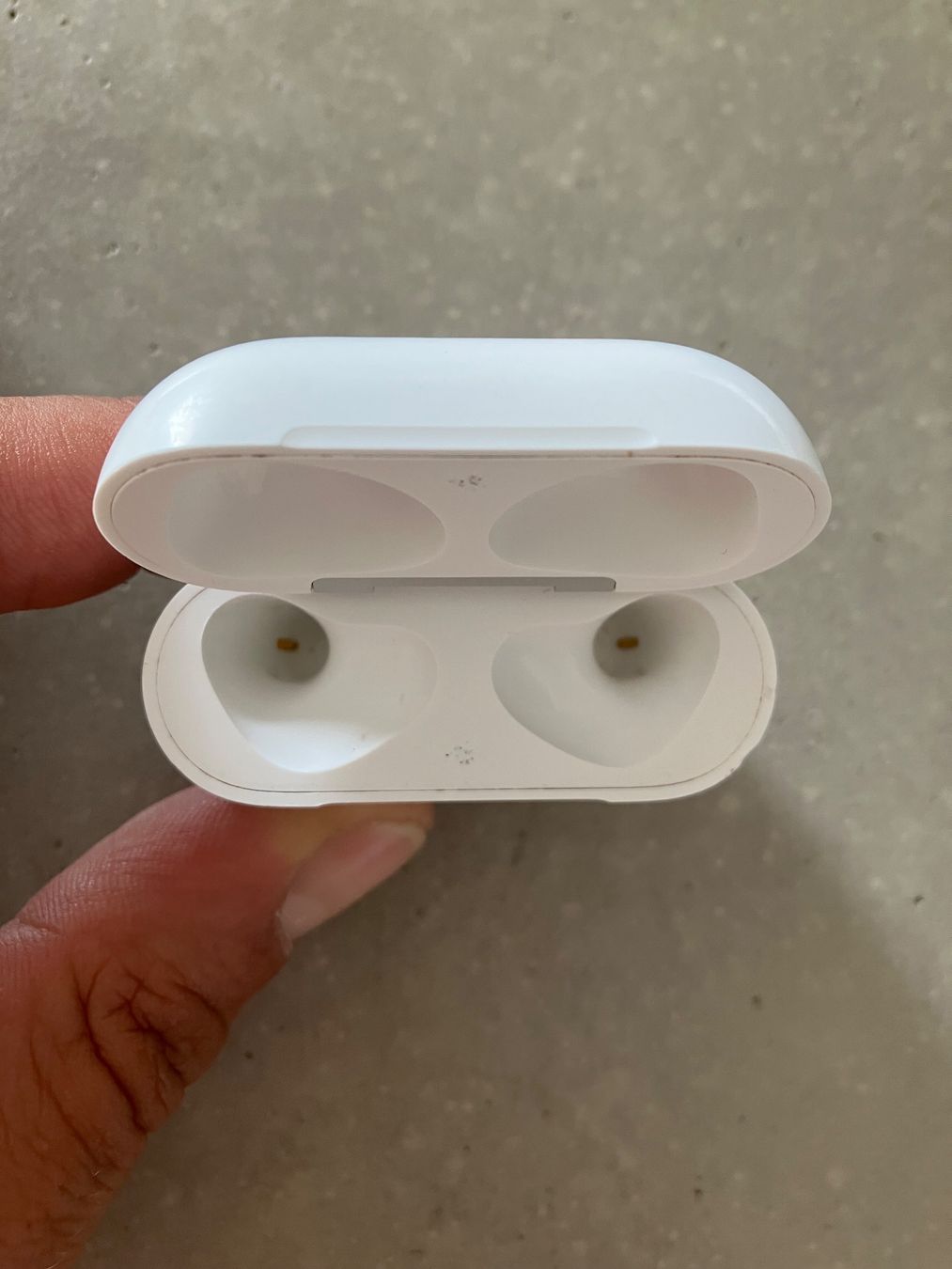 Apple Cuffie: Apple AirPods 3 Case – Usato da Lausanne venduto da mr.v 3