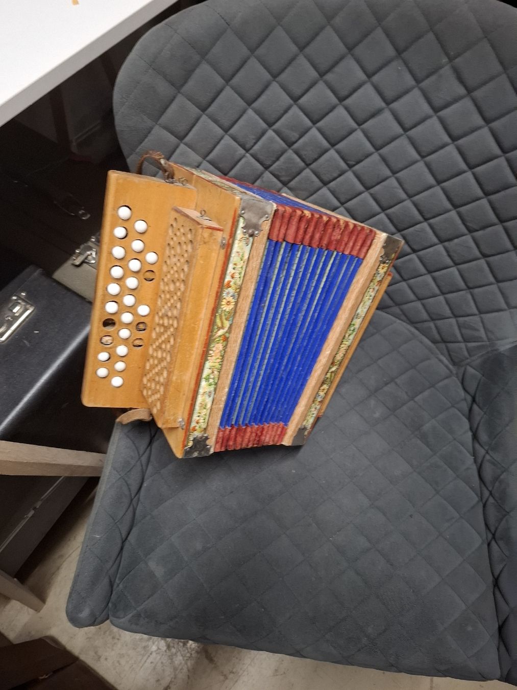 Strumenti musicali: schwyzerorgeli – Usato da Villeneuve venduto da BibiVintage 1