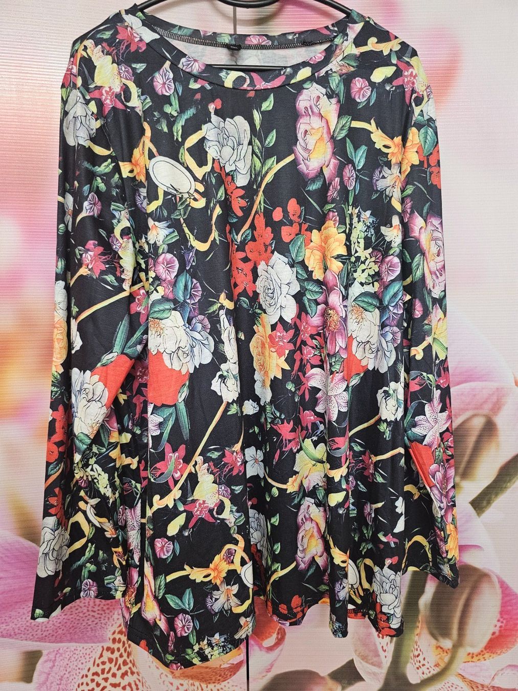 T-Shirts: Damenshirt Buntes Blumen Design Grösse: 3XL – Gebraucht aus Vaduz von pilot1001