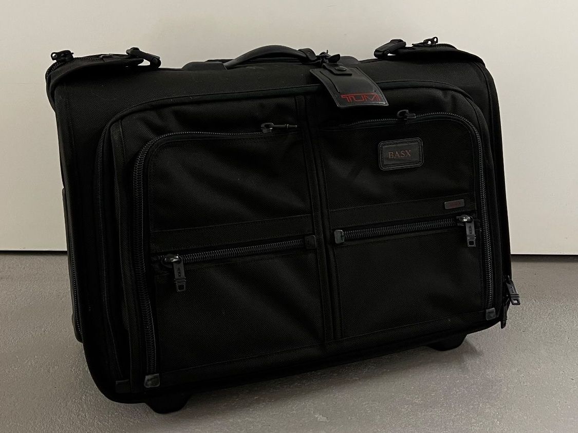 Tumi Reisekoffer: Tumi Koffer Alpha Kleidersack Carry On – Gebraucht aus Cham von ingold_a