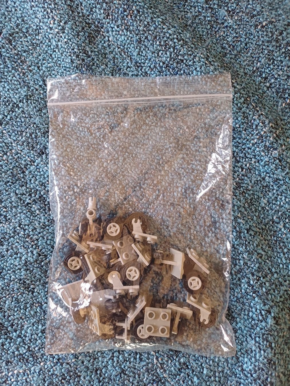 Lego Kit di costruzioni: LEGO 1kg800 de roues en vrac – Usato da Begnins venduto da Drastic-Sound 9