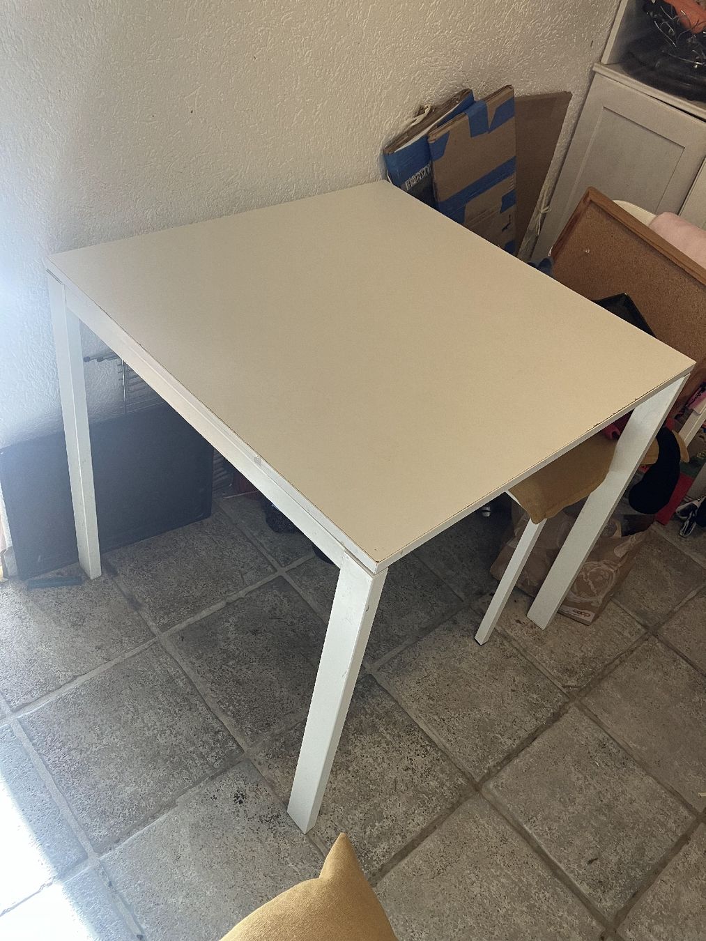 Tische: Table carrée – Gebraucht aus Grandvaux von mai_shl9 1