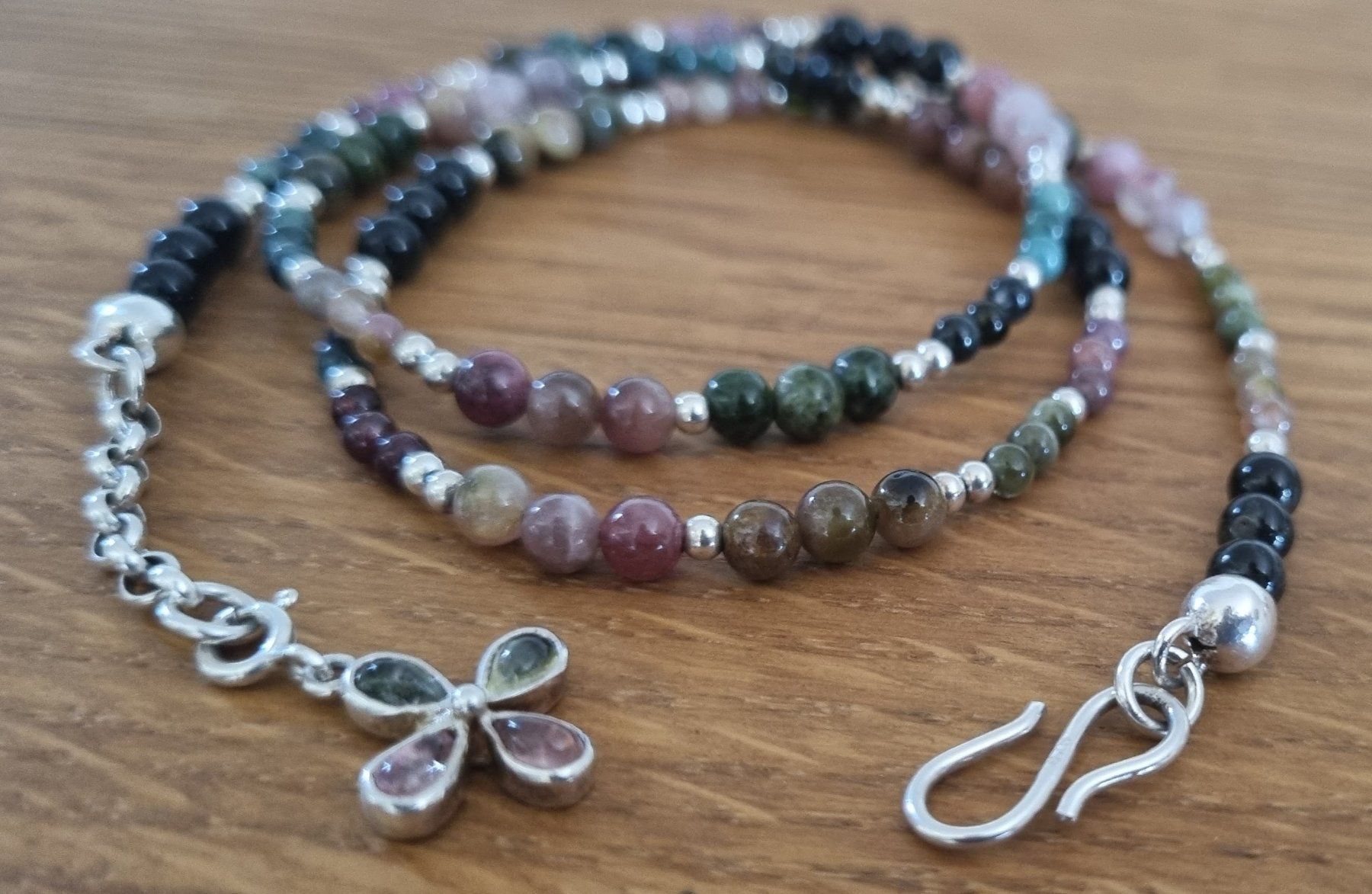 Catenine: Multicolor Turmalin Kette, 925 Silber Elementen - neu – Nuovo e nell'imballaggio originale da Gattikon venduto da myartshop 1