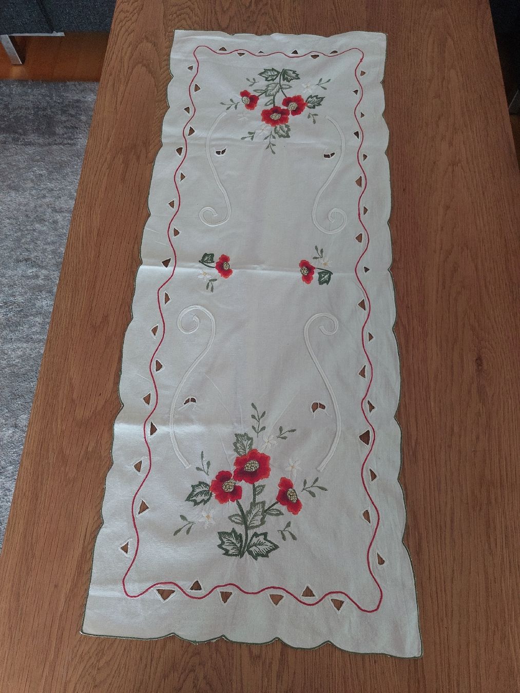 Sonstige Tischwäsche: Tolles Tischdeckeli 34x84 – Gebraucht aus Landquart von Froneri 1