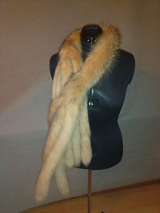 Stola In Pelliccia Di Volpe Zeno Furs – Colore Blu Ambra Gel (marrone), Lunga 160 Cm. Sciarpa/collare In Pelliccia Saga, Con Bottone.