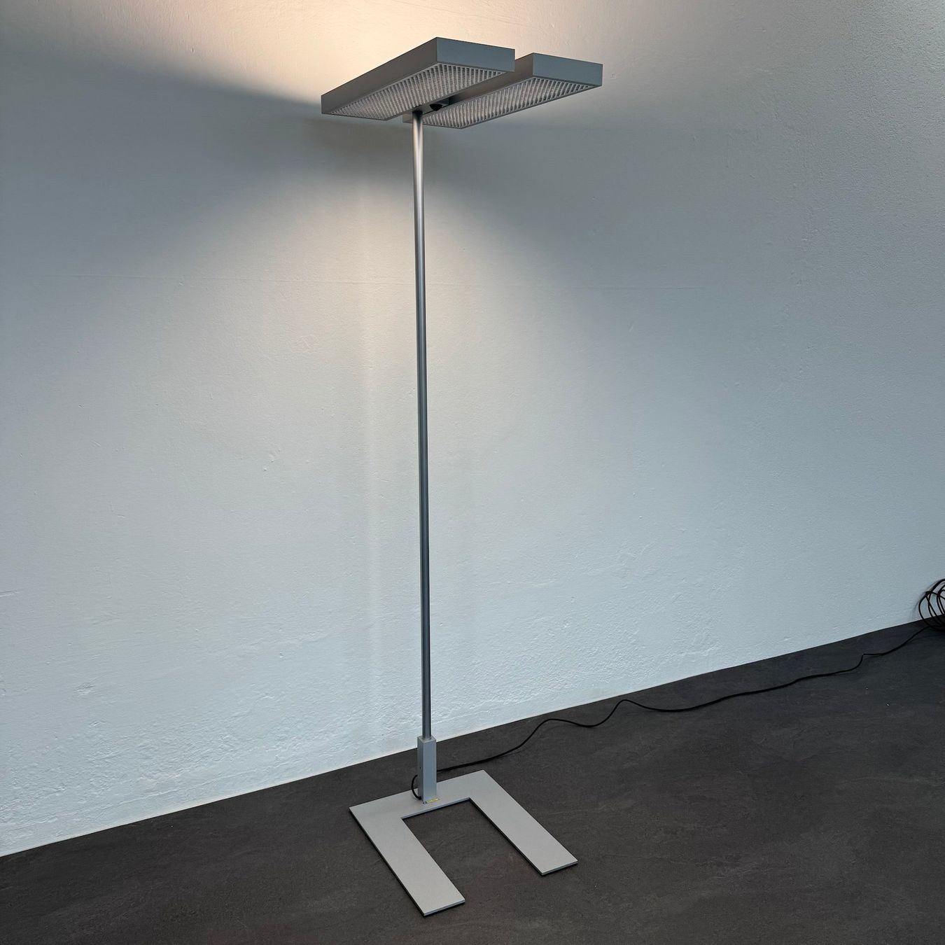 Regent Lampes: Regent Level Stehleuchte mit Sensor – D'occasion à Schönenwerd par mcofficeshop 1