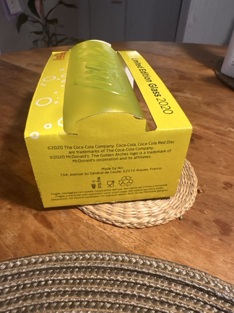 Coca-Cola Bicchieri: Verre Coca-Cola Edition Limitée 2020 Jaune Neuf – Nuovo e nell'imballaggio originale da Pâquier-Montbarry venduto da ada_w658 2