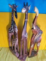 Skulpturen aus Balsaholz,  Giraffenfamilie und der Elefant