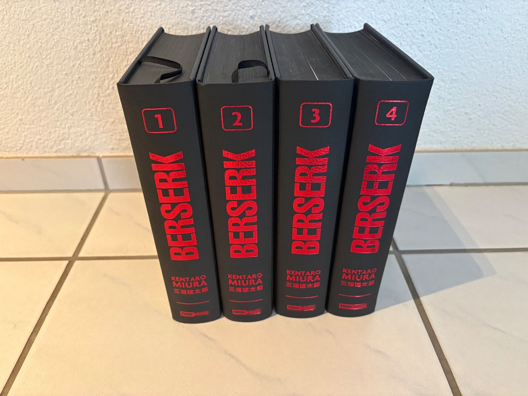 Fumetti: Berserk Manga / Master Edition 1-4 – Nuovo (secondo la descrizione) da Urtenen-Schönbühl venduto da Kira_Dn