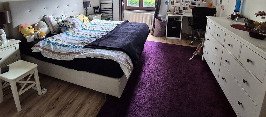 Tappeti: Large burgundy rug – Usato da Zürich venduto da sof_pz8l