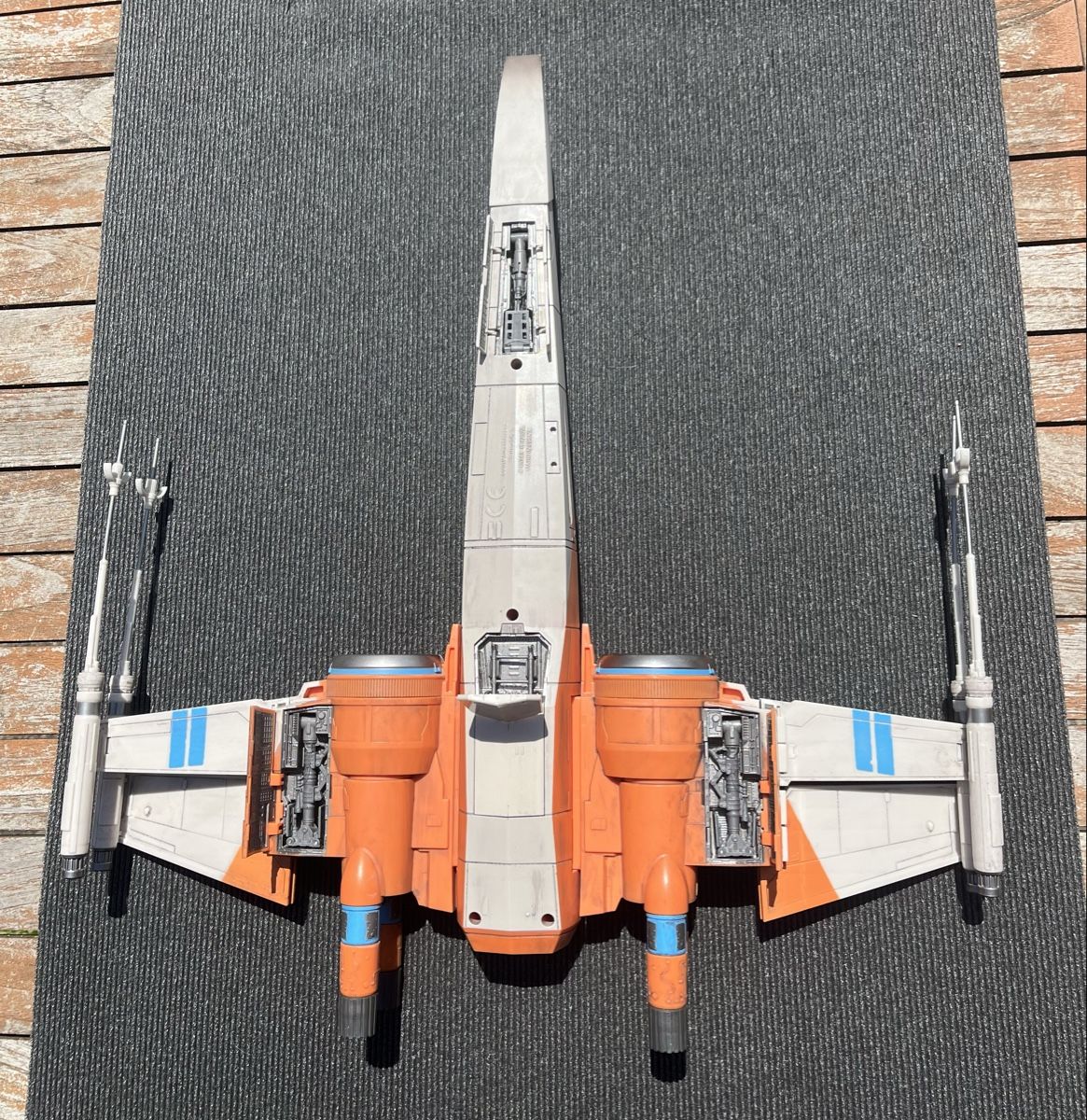 Hasbro Kit di modellismo & Modellini statici: HASBRO Star Wars Poe Damerons X-Wing Fighter – Usato da Küsnacht ZH venduto da hedwig_321 2