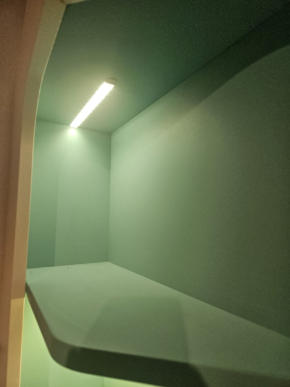 Schränke: Eckkleiderschrank mit Einsatz und LED-Beleuchtung – Gebraucht aus Schaffhausen von GreenApple212 6