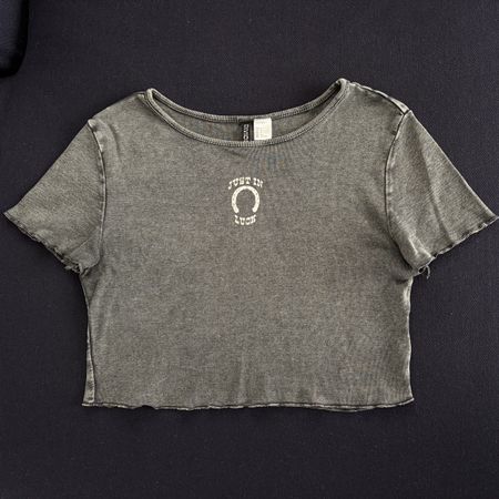 Graues H&M Cropped Shirt mit hufeisenprint
