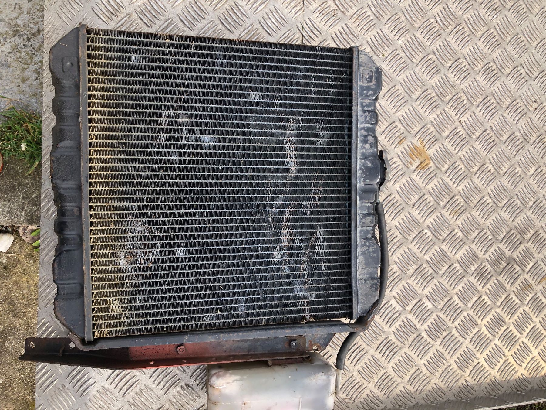 Suzuki Tutti pezzi di ricambio auto: Suzuki SJ Kühler nur 100fr – Usato da AG venduto da mic_xj6s 1