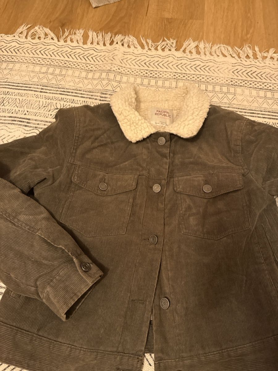 Giacche: Cord Jacke Pacific Republic(Pull&Bear), Grösse M, – Usato da Grenchen venduto da elr_rwk7