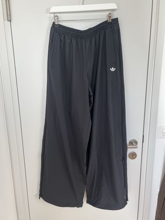 Adidas Sporthose schwarz Grösse M mit Streifen