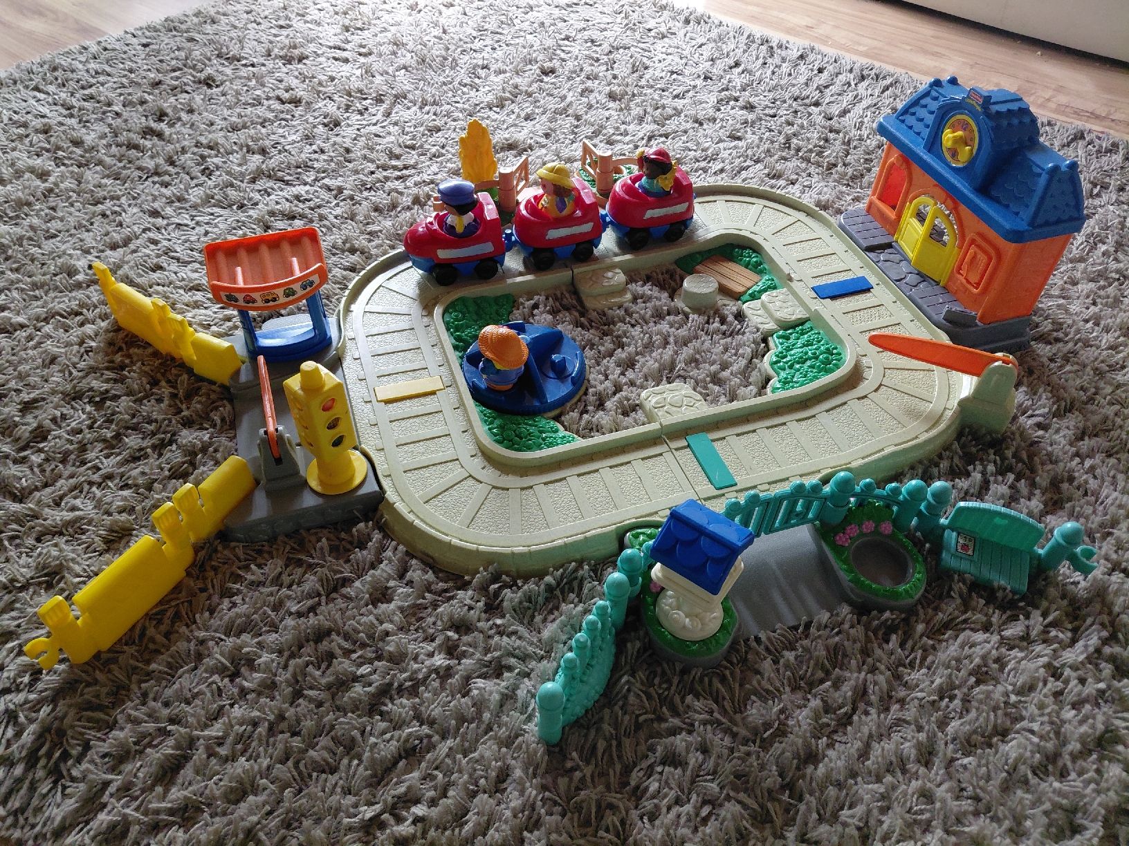 Fisher-Price Jouets: Little People Bahnhof – D'occasion à Allenwinden par Muggi076 1