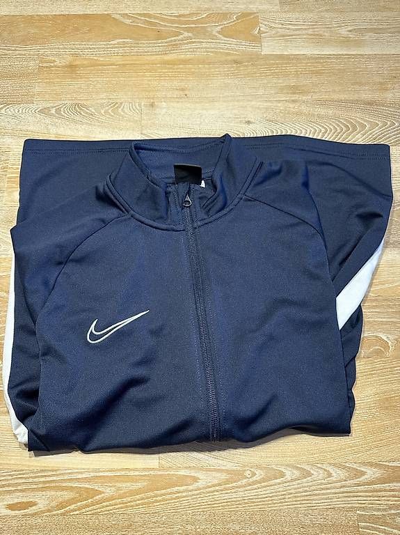 Lotti di vestiti: Nike Set Trainerhose & Jacke – Usato da Meilen venduto da DavideL02 1