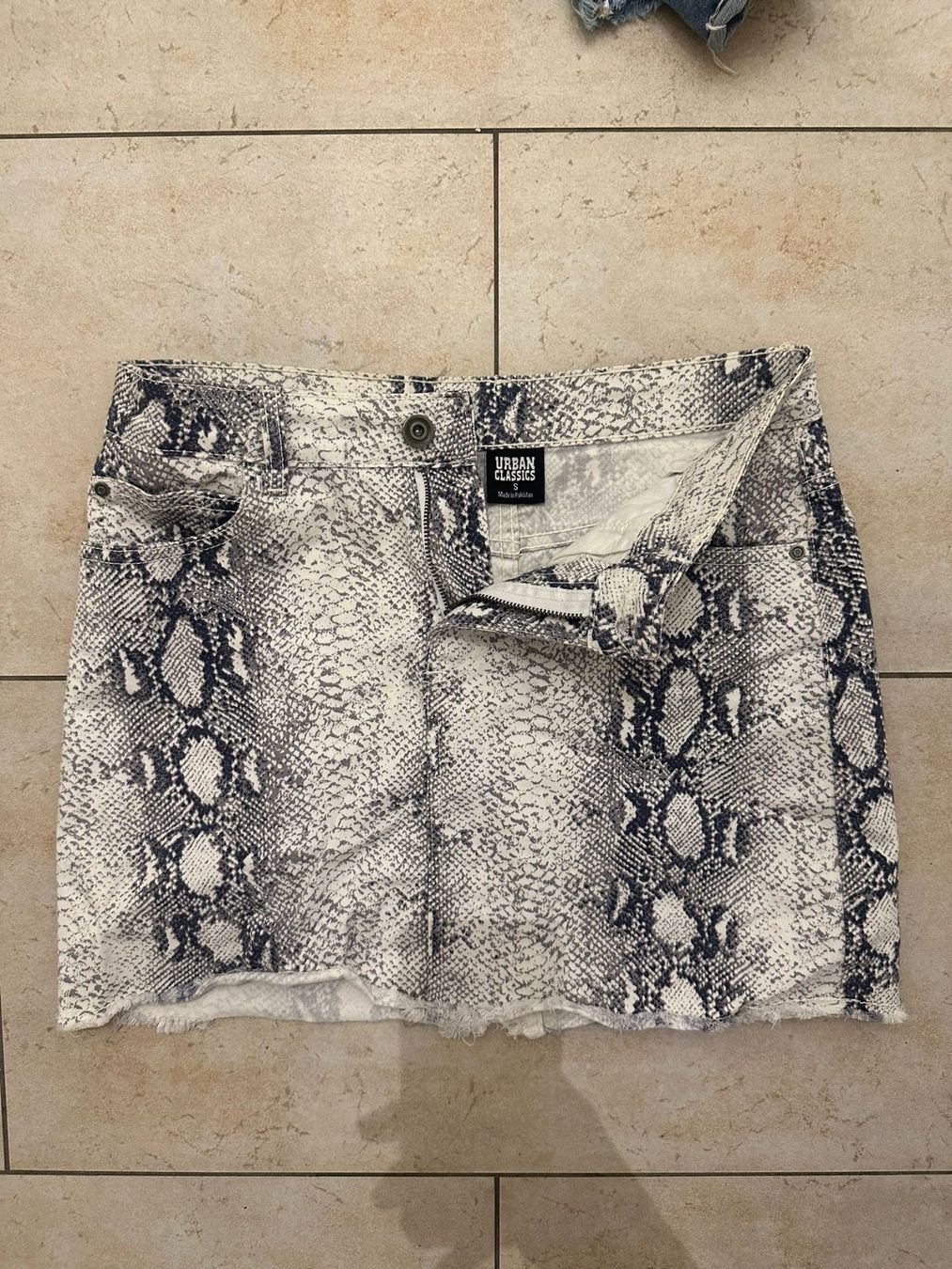 Lotti di vestiti: Kleiderpaket Hotpants & Minirock – Usato da Sissach venduto da Siraiwan 4