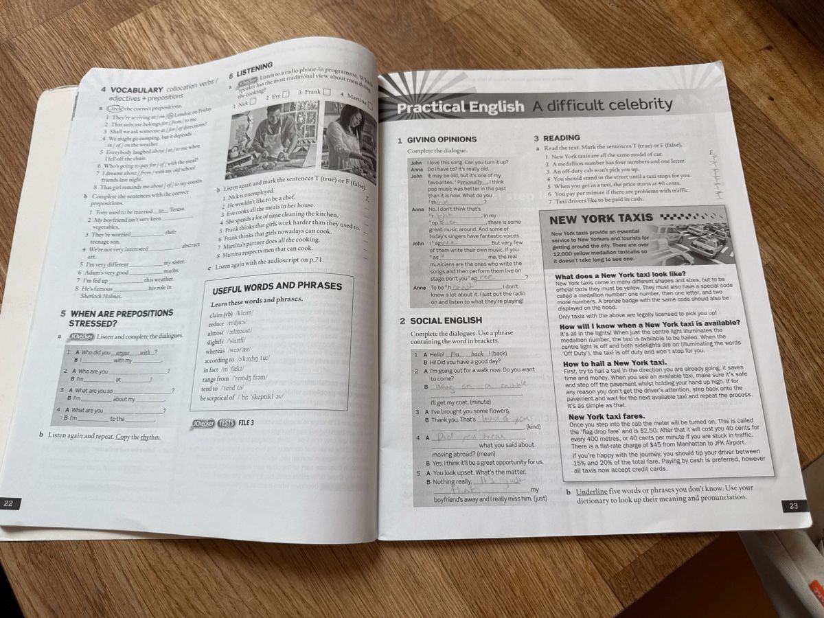Bücher: English File Intermediate Workbook  – Gebraucht aus Sempach von Nimsaj5 2