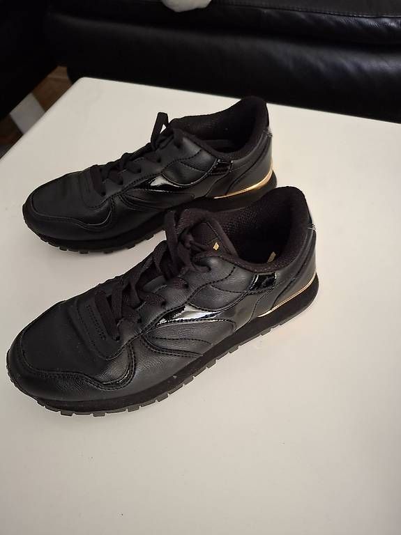 Scarpe da donna:  schwarz / gold Turnschuhe Nr.38 – Usato da Effretikon venduto da CorneliaM03 2