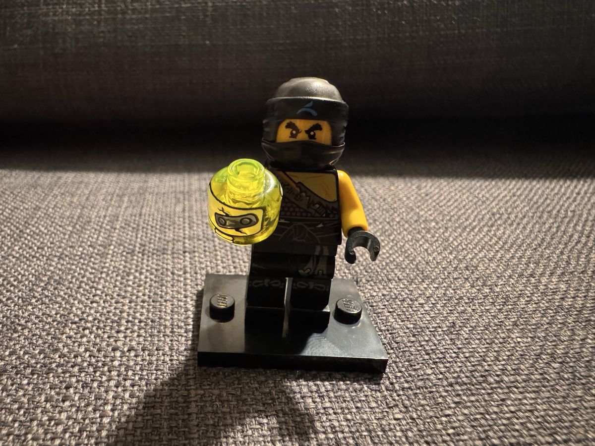 Lego Figurines: LEGO - Minifigur - Ninjago - Cole – Neuf (Voir description) à Wetzikon ZH par thayreen