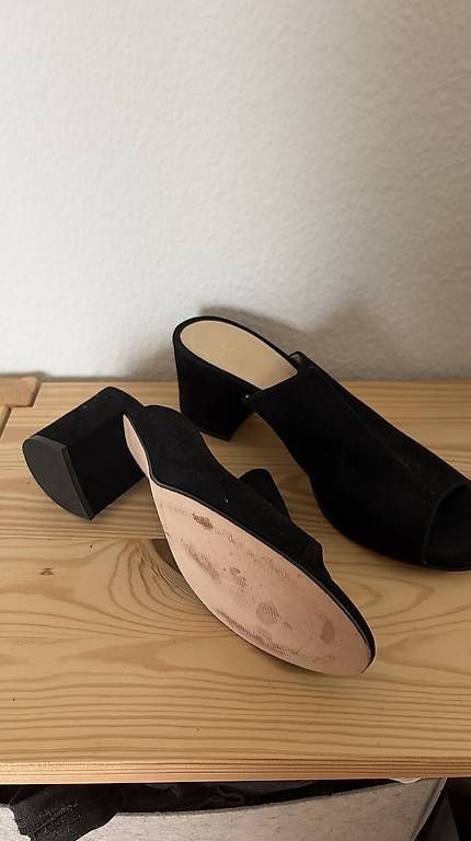 Scarpe da donna: Schwarze Mules / Sandaletten 40 – Usato da Neuheim venduto da Vinn 1