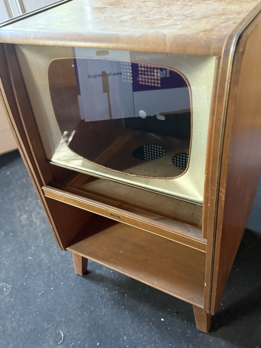TV Möbel: Vintage TV Möbel – Gebraucht aus Horriwil von Carrera68