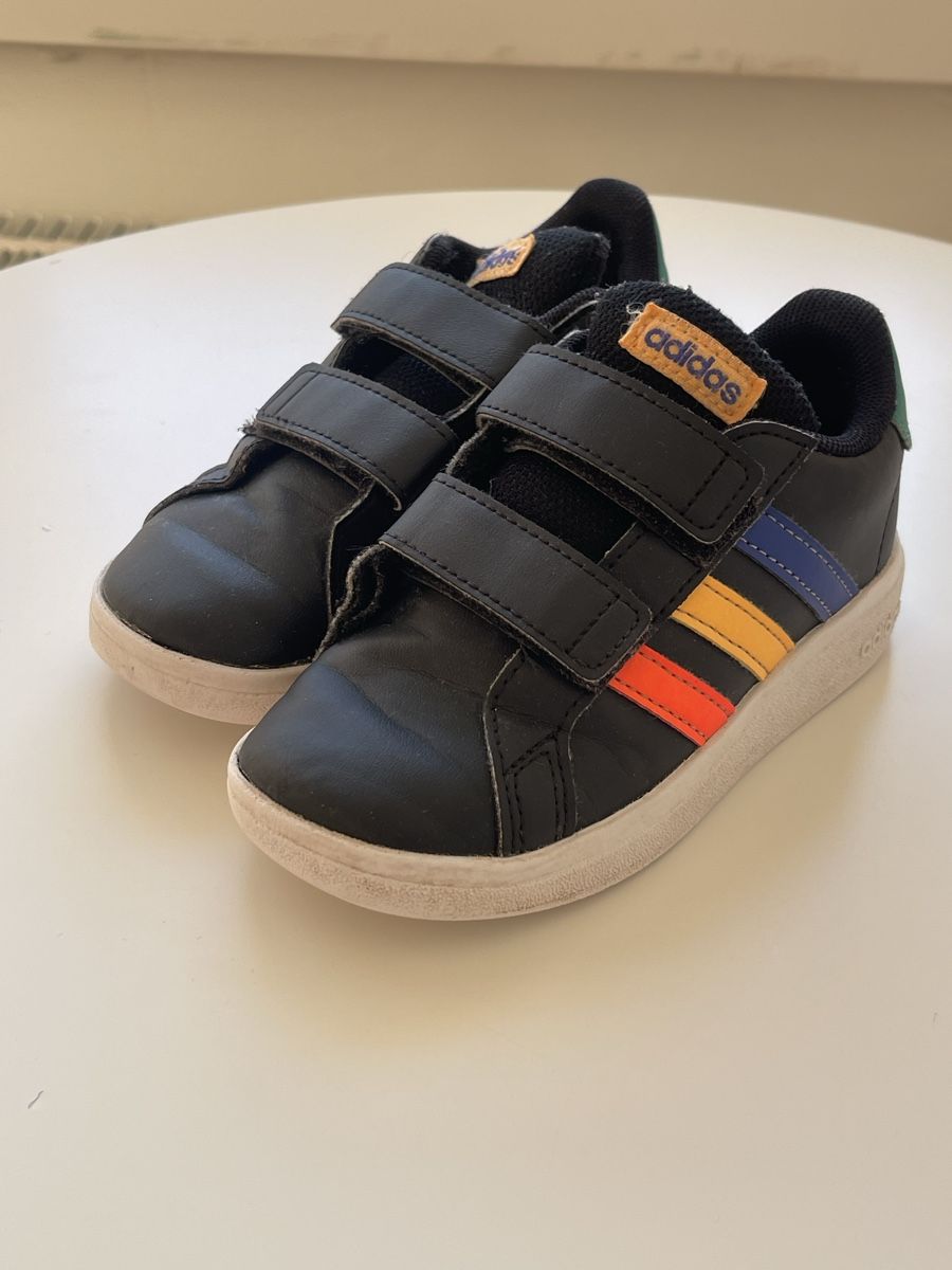 Adidas Scarpe per ragazzi: Adidas Sneaker Kinder Gr. 25  – Usato da Rapperswil SG venduto da Jule1410