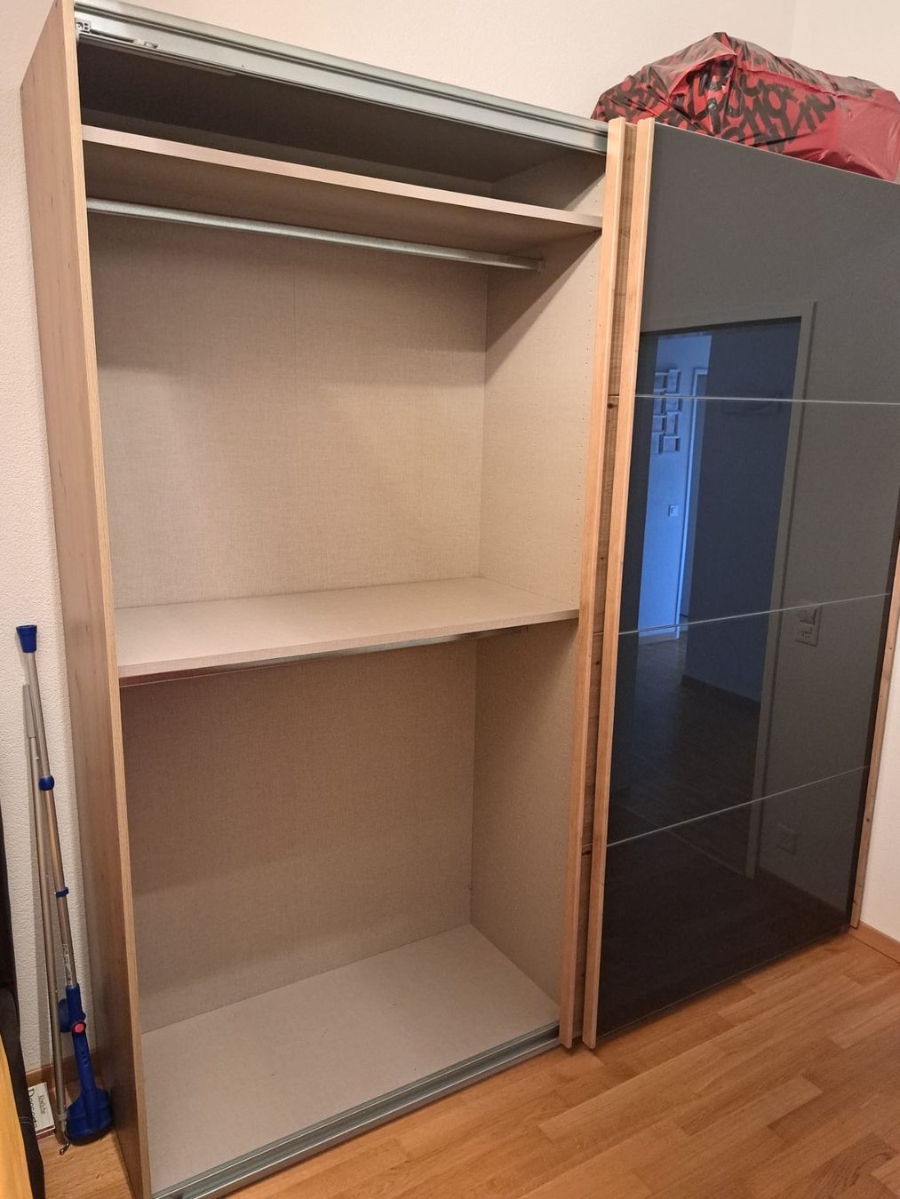 Schränke: Neuwertiger Kleiderschrank – Gebraucht aus Pfungen von Janice_2601 2