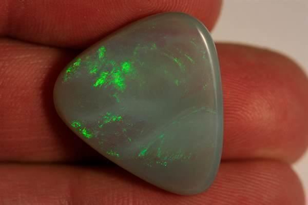 Pietre preziose: Allens Rise triangle cut Opal 17.25cts. – Nuovo (secondo la descrizione) da Bern venduto da Grindelwaldaus 2