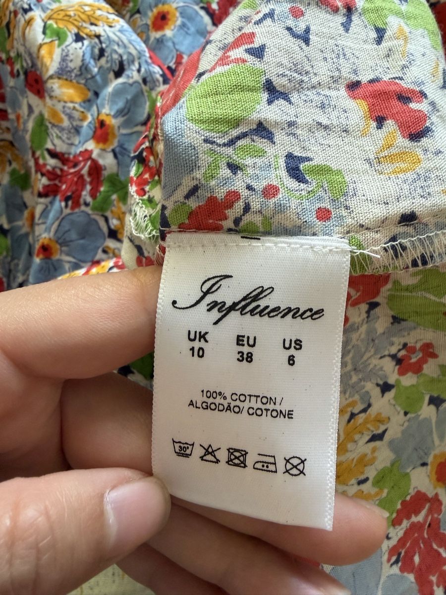Robes: INFLUENCE FLORAL DRESS – D'occasion à Zürich par dor_9l9g 4