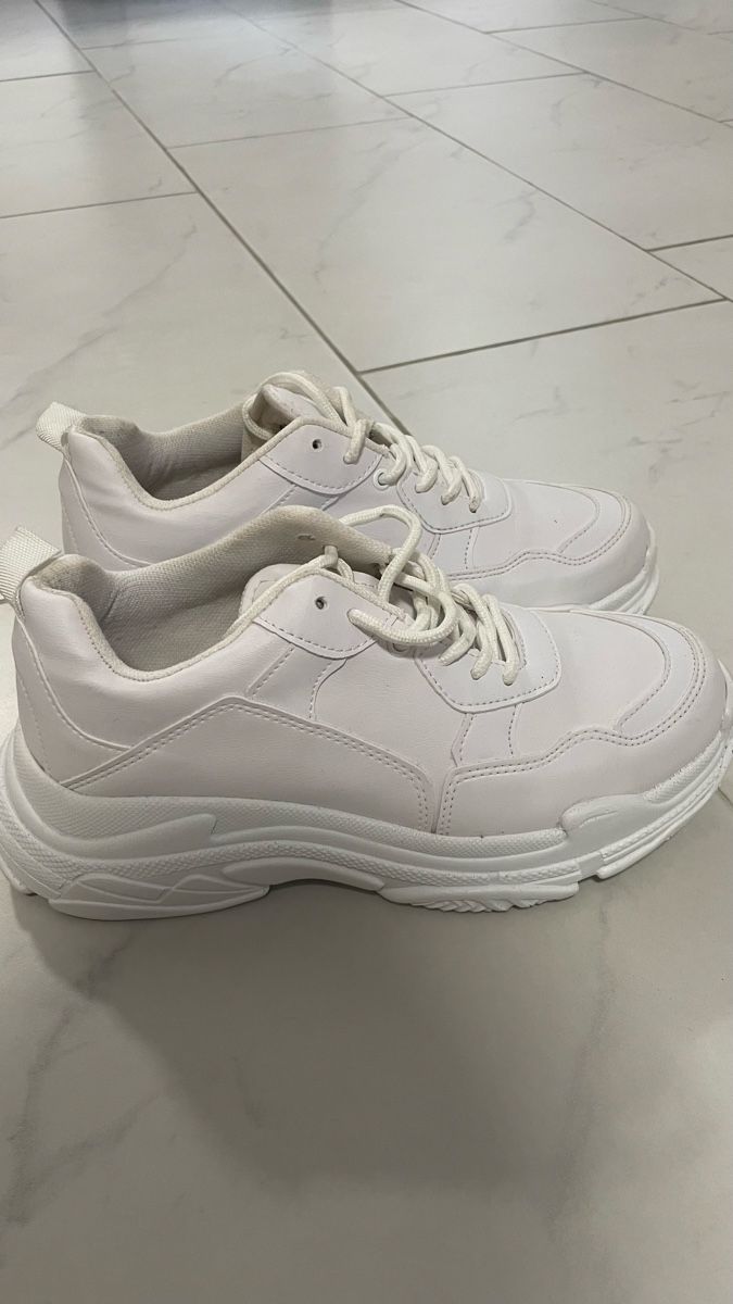 Scarpe da uomo: Weisse Turnschuhe – Nuovo (secondo la descrizione) da Bütschwil venduto da nao_y8tl