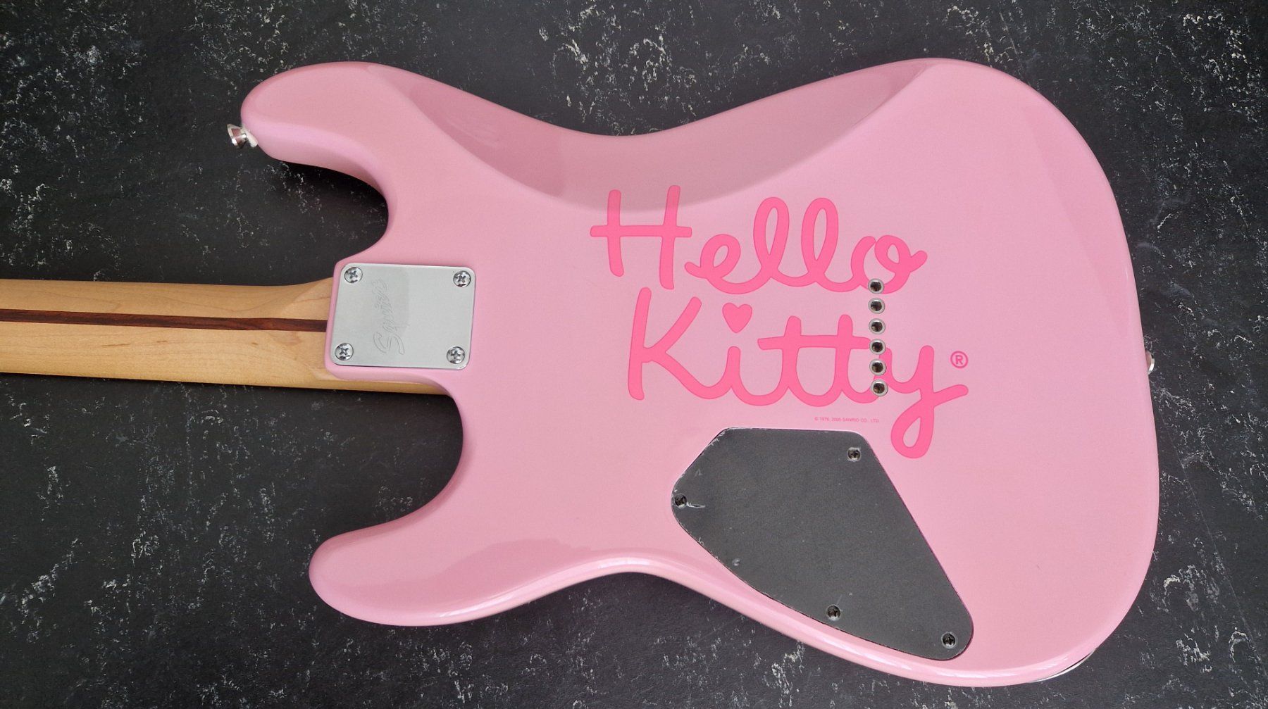Squier Musikinstrumente: Squier Hello Kitty Stratocaster (1. Generation) – Gebraucht aus Olten von gopm 4