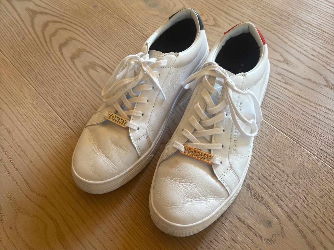 Tommy Hilfiger Chaussures femmes: Tommy Hilfiger Sneaker weiss – D'occasion à Langnau am Albis par mha_2mts