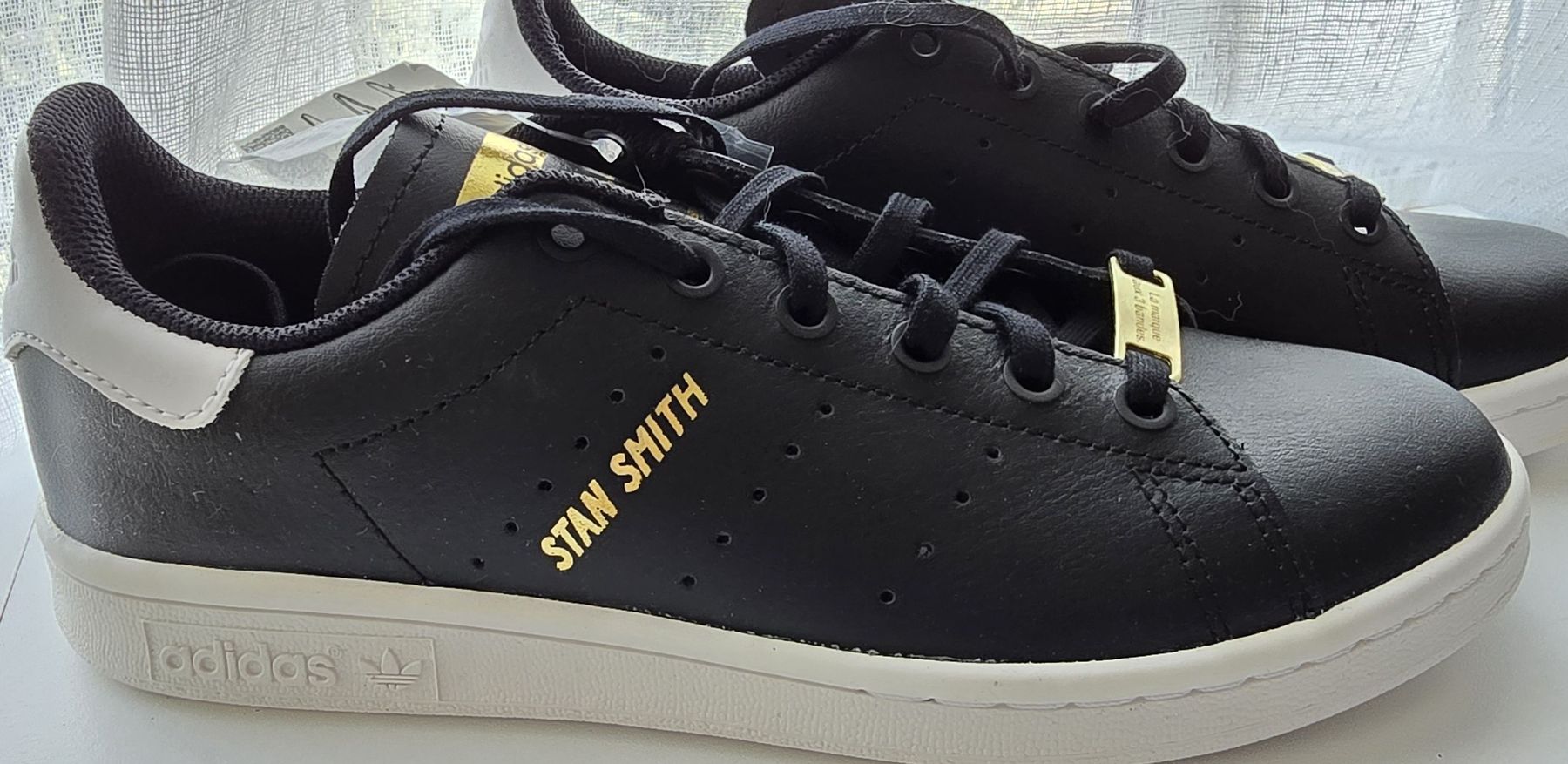 Adidas Damenschuhe: Stan Smith noires et or, pointure 37 3/4 – Neu und originalverpackt aus Céligny von Cheyenne1991